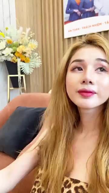 Cô nàng xinh như "hot girl" với dáng mũi Sline cao