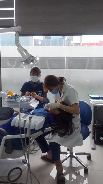 GẮN MẮC CÀI KIM LOẠI CHO KHÁCH HÀNG 19 TUỔI