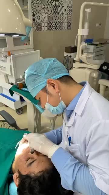 Gắn mắc cài tại Athena được diễn ra như thế nào