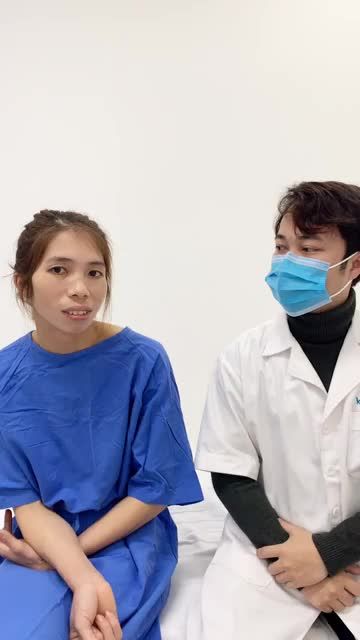 Hàm "siêu" hô + Cười hở lợi nặng
