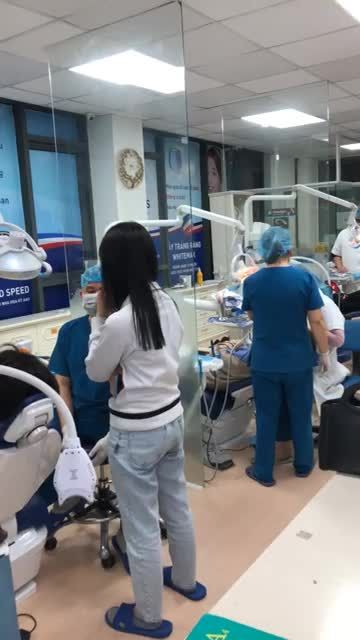Khách hàng Lê Hữu Dũng gắn mắc cài kim loại thường
