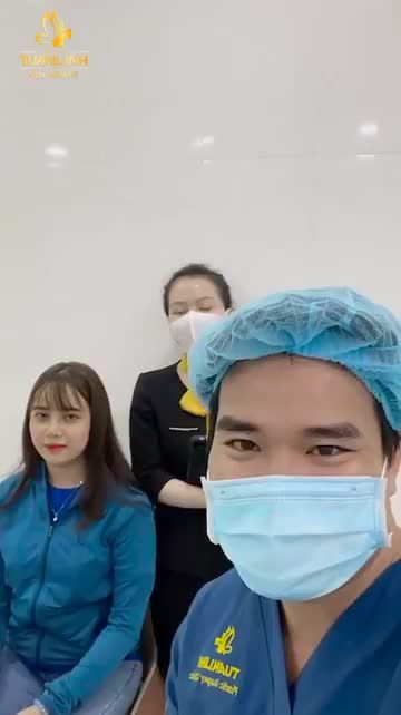 Khách hàng nâng mũi bán cấu trúc tái khám, cắt chỉ sau 10 ngày
