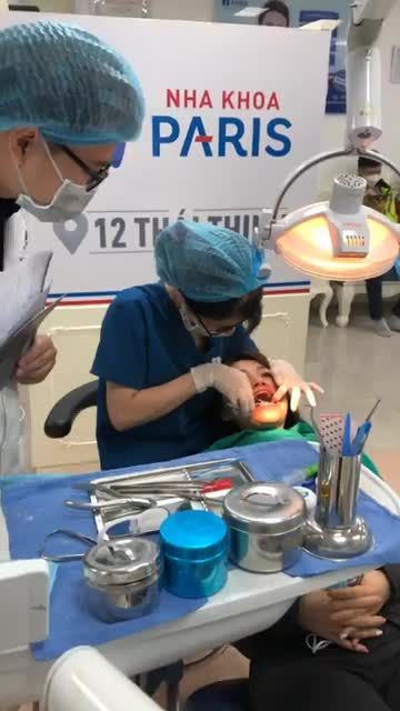 Khách hàng Nguyễn Thị Mai Hương tháo mắc cài tại nha khoa 12 Thái Thịnh