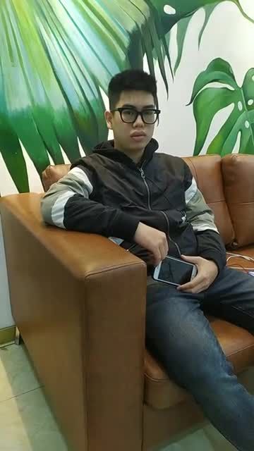 Khách hàng sau khi gắn mắc cài tại Nha khoa Quốc tế Athena.