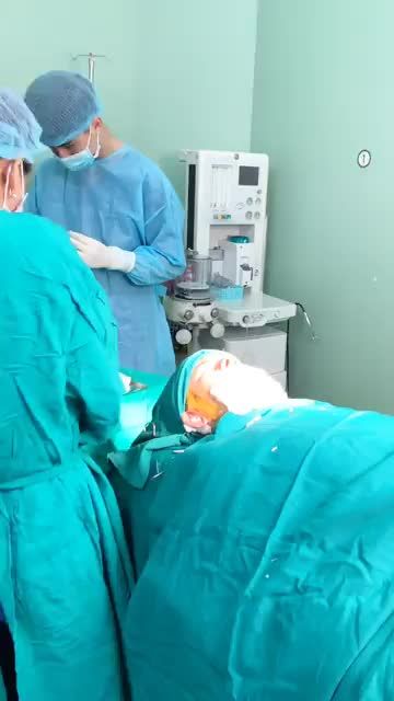 "LỘT XÁC" SAU NÂNG MŨI CẤU TRÚC