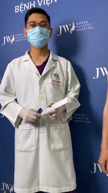Mẹ bỉm MẤT MÔ TUYẾN, CHẢY XỆ, CHÂN NGỰC SO LE được nâng cấp vòng 1 SEXY, nhìn LÓE CẢ MẮT
