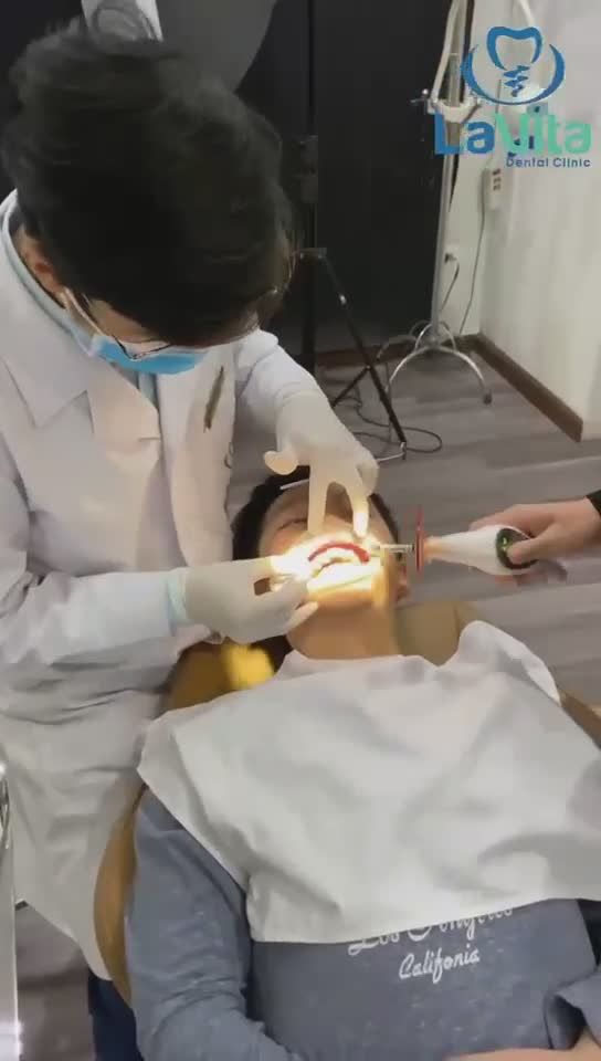 Nắng ấm lên rồi, lịch niềng răng tại Lavita luôn full nên các bạn vui lòng đặt lịch trước khi đến để phòng khám không bị quá tải