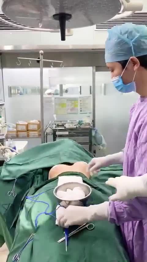 Nâng ngực BS Tươi luôn thể hiện được sự tự nhiên và phù hợp.