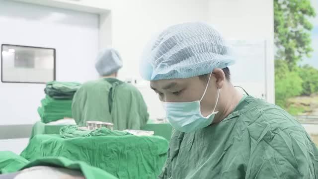 Những lưu ý dành cho mẹ bầu bị thai to