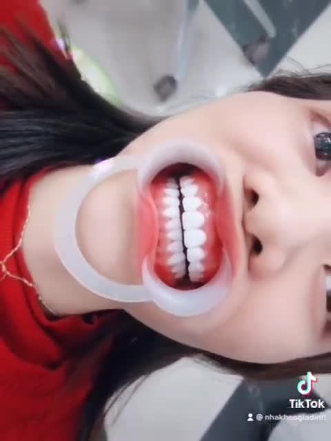 RĂNG TRẮNG LỢI HỒNG - NỤ CƯỜI TỎA SÁNG