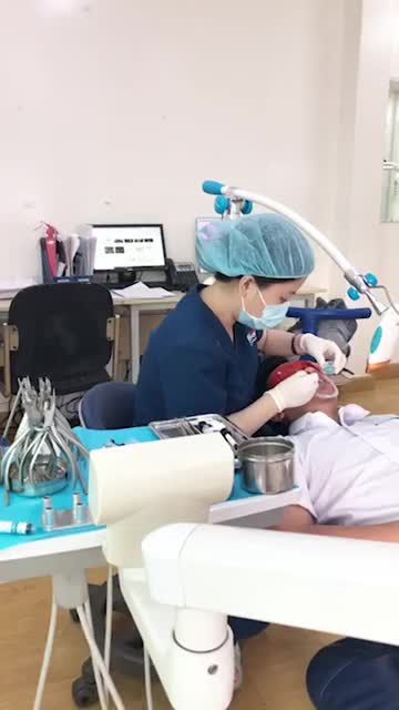 TẨY TRẮNG RĂNG BẰNG CÔNG NGHỆ WHITE MAX