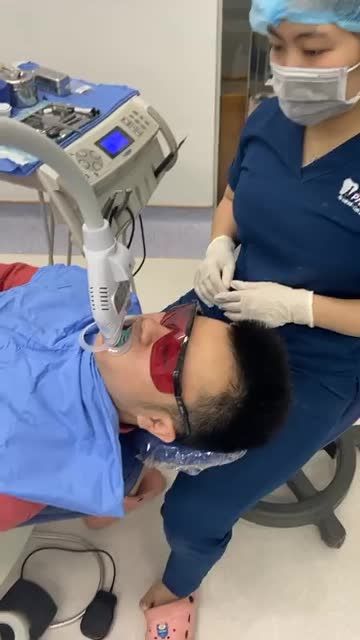 TẨY TRẮNG RĂNG WHITENING CHO KH TẠI NHA KHOA PARIS KIM MÃ