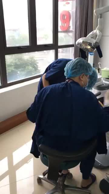 TRONG PHÒNG PHẪU THUẬT CẤY GHÉP IMPLANT