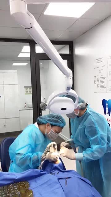 Ca cấy ghép 02 trụ Dentium Hàn Quốc cho cô Phạm Thị Thắm sn 1959 do Tiến sĩ Đàm Ngọc Trâm thực hiện tại CN Quảng Ninh