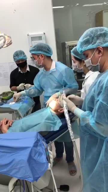 Cấy 01 trụ implant cho khách hàng tại Kim Mã