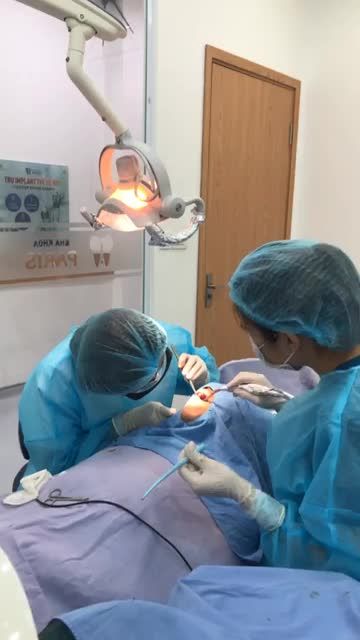 Cấy ghép 3 trụ implant Dentium HQ cho khách hàng tại Vinh