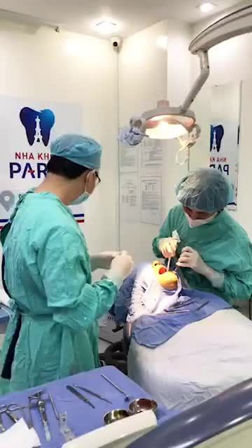 Cấy ghép Implant KH Quốc Khánh và Bs Dũng tại nha khoa paris 97 Cộng hoà p4 Tân Bình
