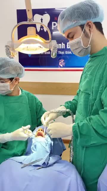 Cấy ghép Implant tại chi nhánh Nha Khoa Paris Đà Nẵng do Bác sĩ Phan Tiến Hoài thực hiện.