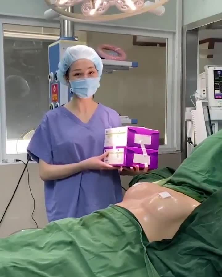 Chị khách với tình trạng vòng 1 rất đặc biệt