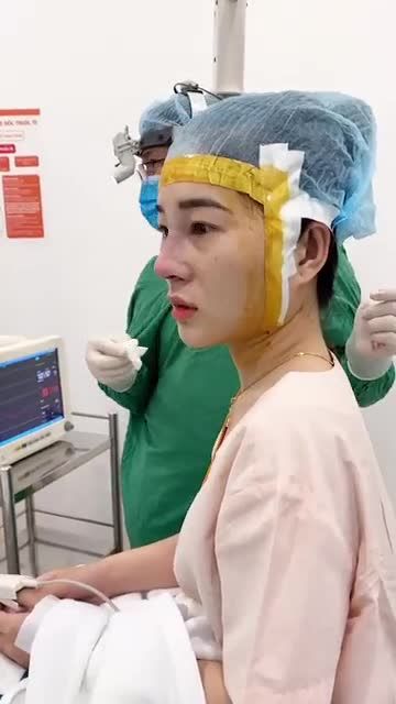 CHỒNG LIÊN TỤC GẬT GÙ HẠNH PHÚC: Khác quá, nhìn hết ra!