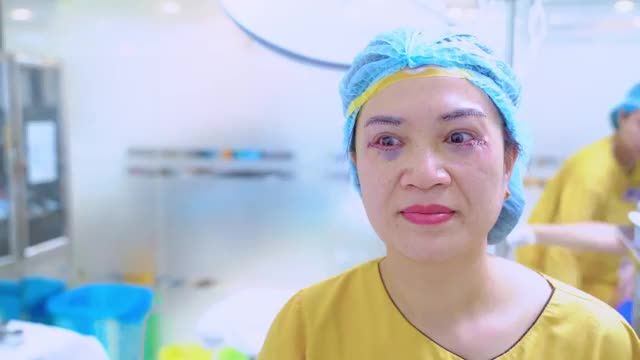 Combo cắt mí dưới + Nâng cung mày có đau không? Khách hàng trải nghiệm nói gì
