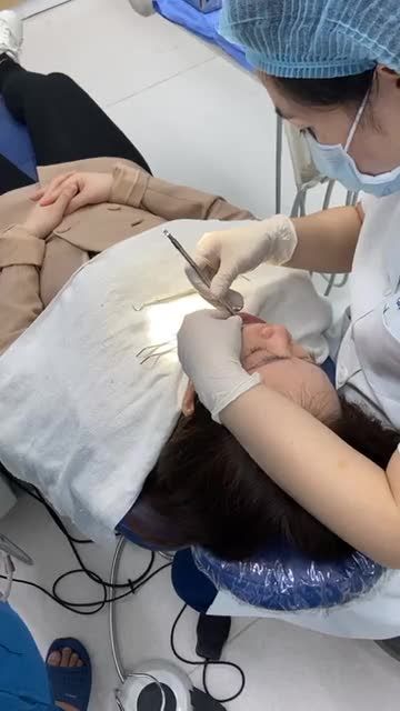 Gắn Mắc Cài Kim Loại Thường Tại Nha Khoa Paris Kim Mã