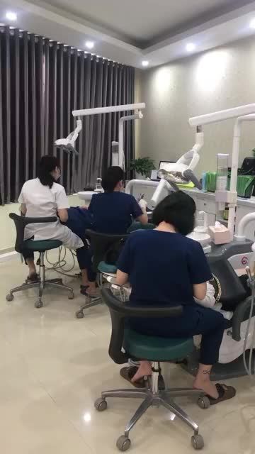 GẮN MẮC CÀI SỨ CHO KHÁCH HÀNG GẦN 30 TUỔI