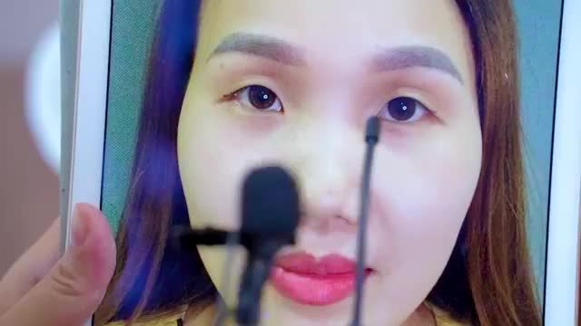 Hốc mắt sâu thiếu mỡ, tỷ lệ mắt nhỏ không cân đối, mắt cơ yếu sụp mí già nua