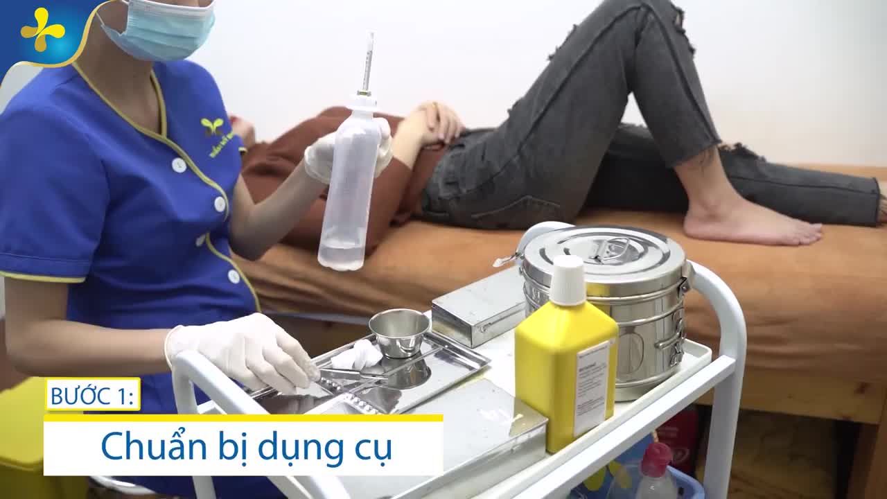 Khách hàng thực hiện độn cằm từ 5-7 ngày đã có thể tháo băng. Đối với những chị em ở tỉnh xa phải tự thực hiện hãy theo dõi video dưới đây để quá trình tháo băng được thuận lợi và nhanh chóng hơn nhé!