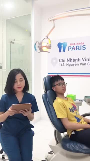 Khách hàng Trần An Khánh tháo mắc cài sau 18th chỉnh nha tại Paris Vinh
