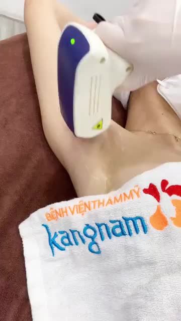 Lông nách "rậm rạp", gây viêm tắc lỗ chân lông