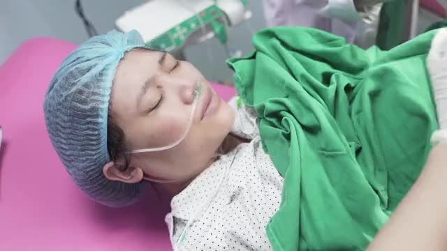 Mẹ bầu cần làm gì để sinh thường được dễ dàng hơn?