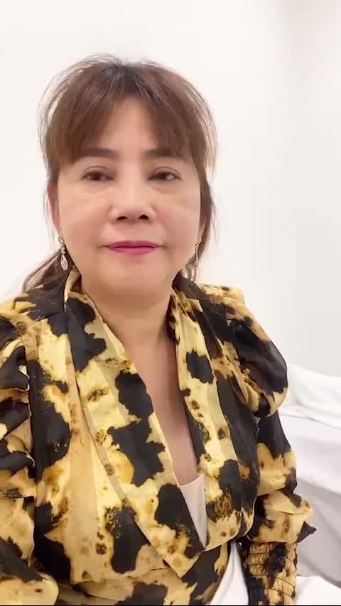 Mừng quá trời luôn...Cách đây 8 ngày, cô khách U50 còn bật khóc khi chia sẻ hành trình nâng mũi 3 lần mệt mỏi của mình.