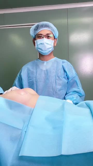 NGỰC GÌ MÀ TO TO QUÁ, xin thưa rằng ngực nâng tại Bệnh viện JW!