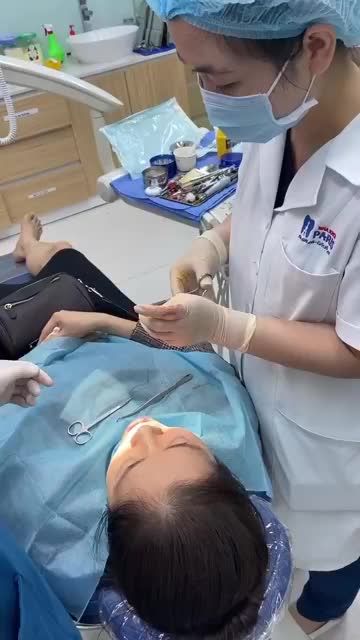 Nhổ răng 8 và răng mọc thừa cho khách hàng tại Kim Mã