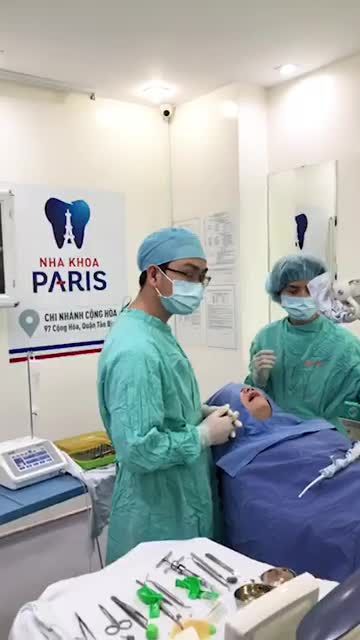 PHẪU THUẬT CẤY GHÉP 2 TRỤ IMPLANT DENTIUM TẠI PARIS CỘNG HÒA