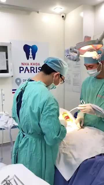 PHẪU THUẬT CẤY GHÉP IMPLANT TRỰC TIẾP TẠI PARIS CỘNG HOÀ.