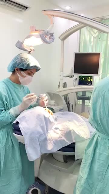 PHẪU THUẬT CẤY GHÉP IMPLANT TRỰC TIẾP TẠI PARIS CỘNG HÒA