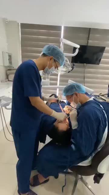 PHÍA BÊN TRONG PHÒNG CẤY GHÉP IMPLANT DIỄN RA NHƯ THẾ NÀO