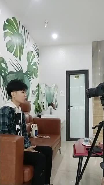 Phỏng vấn khách hàng sau  khi sử dụng dịch vụ Tẩy Trắng Răng tại Nha Khao Quốc Tế Athena