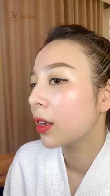 TÁI TẠO DƯỠNG SÁNG DA XONG MỖI SÁNG MÌNH CHỈ CẦN THOA KEM CHỐNG NẮNG LÀ CÓ THỂ RA NGOÀI RỒI