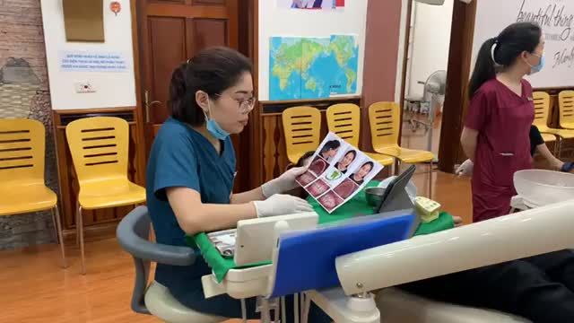 Tháo mắc cài điều trị răng thưa cho bạn Hà Thị Việt tại nha khoa Thuỳ Anh.