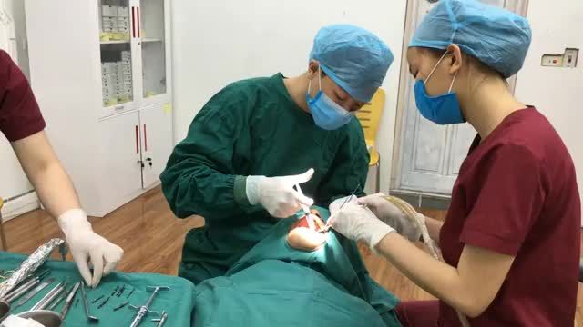 Trồng implant răng 36 37 cho chú Nguyên