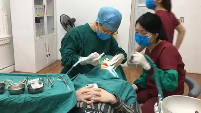 Trồng implant răng số 36 cho anh khách hàng tại Nha Khoa Thuỳ Anh