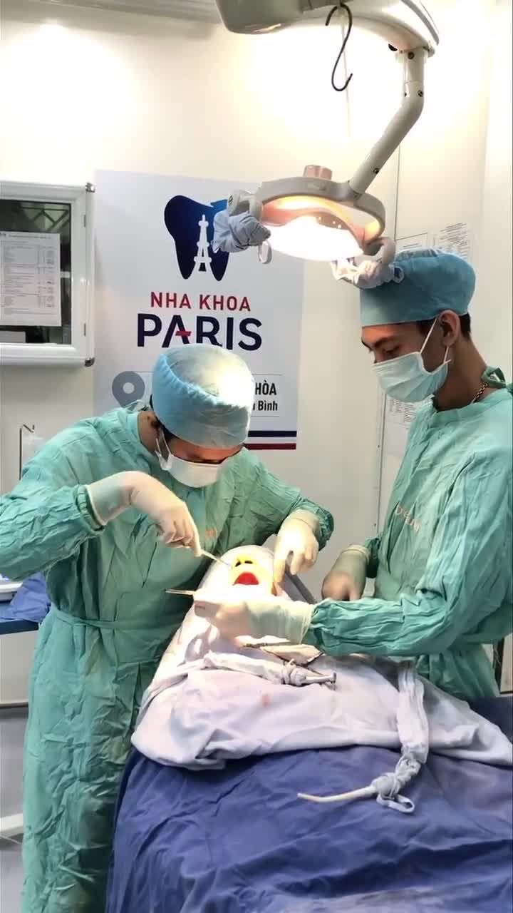 Trồng răng Implant là giải pháp giúp phục hình răng mất hoàn hảo, phục hồi chức năng ăn nhai và thẩm mỹ đồng thời ngăn ngừa các biến chứng khi mất răng