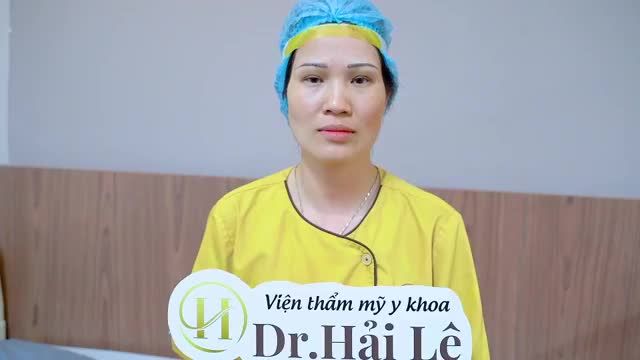 Vị khách hàng cười tươi như hoa sau 45 phút Nâng cung mày thành công mỹ mãn tại Dr.Hải Lê