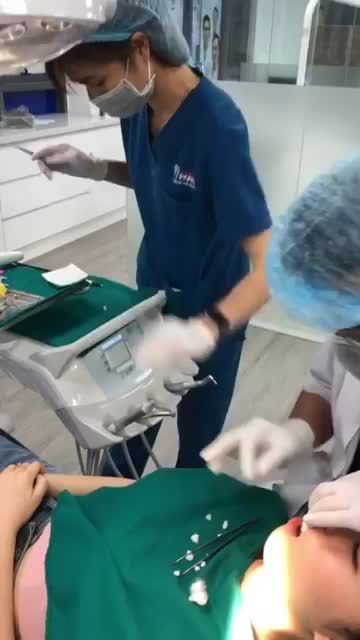 Bọc 6 Răng Sứ Emax Zic Cho Nữ Khách Hàng