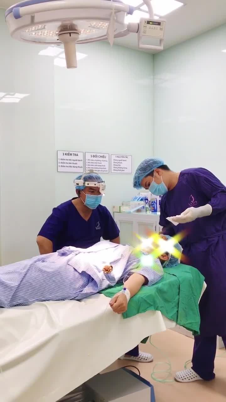 Cận cảnh toàn bộ quá trình Bs Đại thực hiện nâng mũi bán cấu trúc Sline cho chị khách hàng đây ạ!