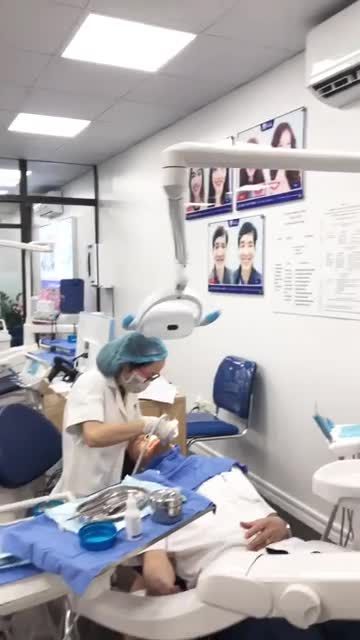 Cắt cầu răng sứ cũ cho khách hàng tại Quảng Ninh