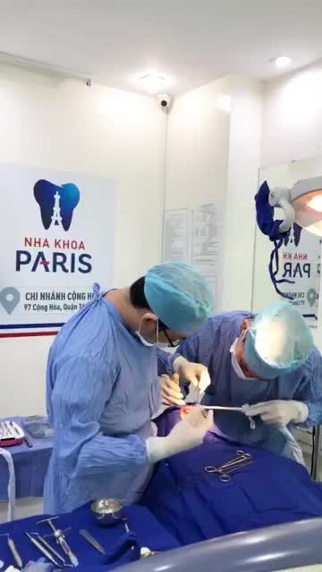 Cấy ghép implant cho khách hàng Trung Khá